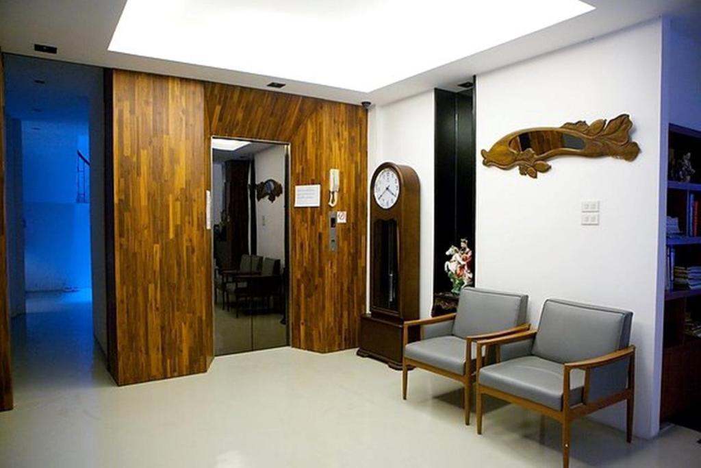At One Inn Hualampong Бангкок Екстер'єр фото