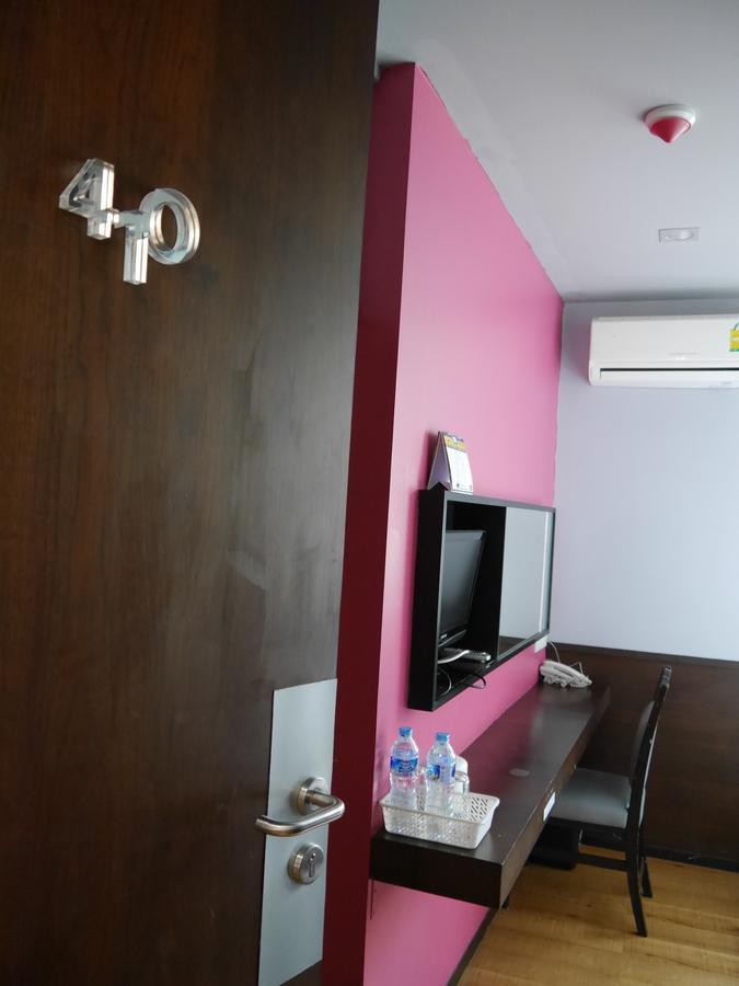 At One Inn Hualampong Бангкок Екстер'єр фото