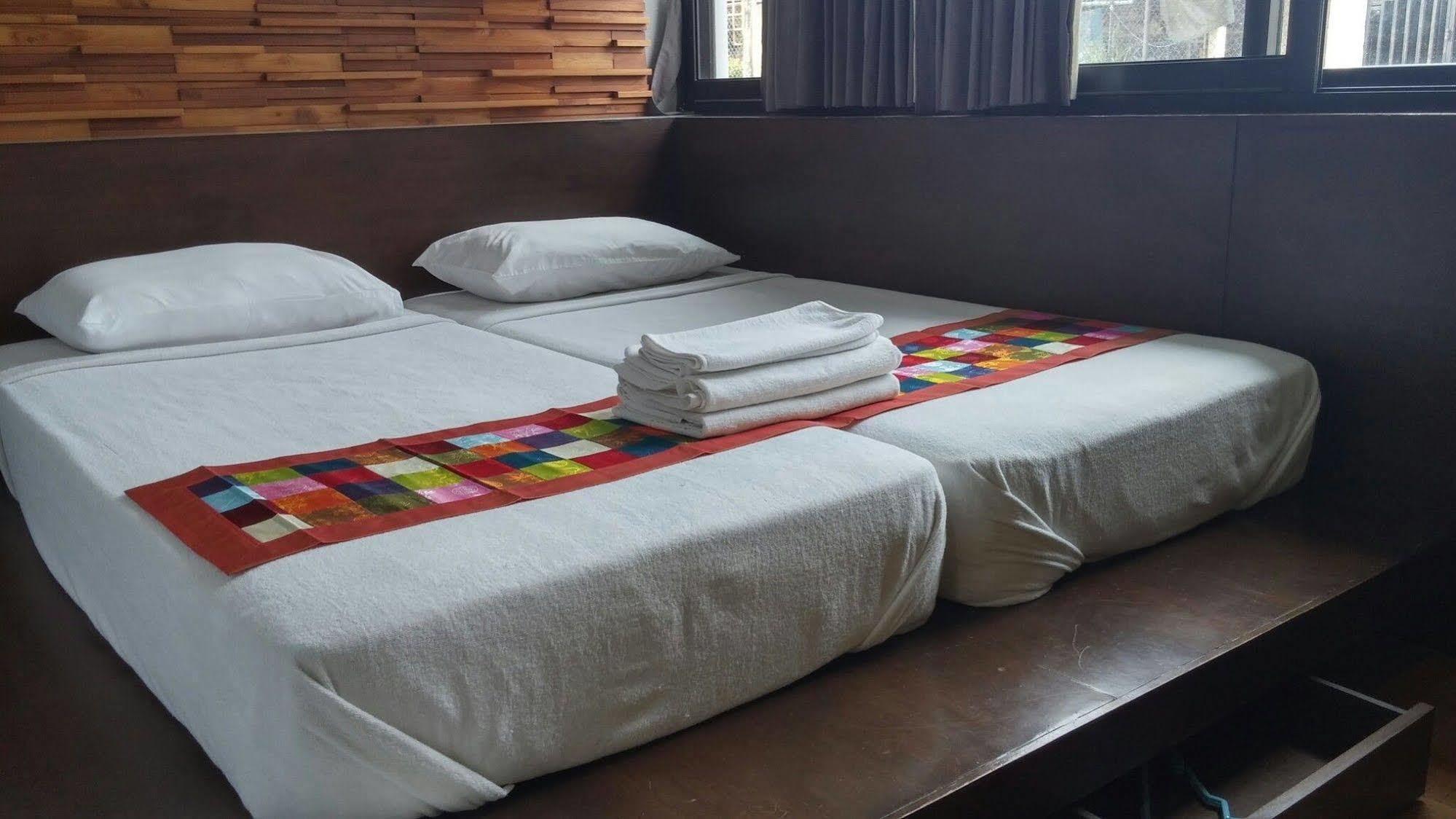 At One Inn Hualampong Бангкок Екстер'єр фото