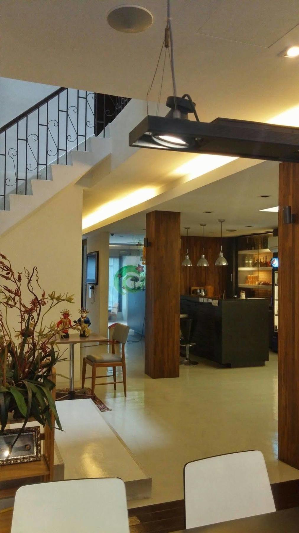 At One Inn Hualampong Бангкок Екстер'єр фото